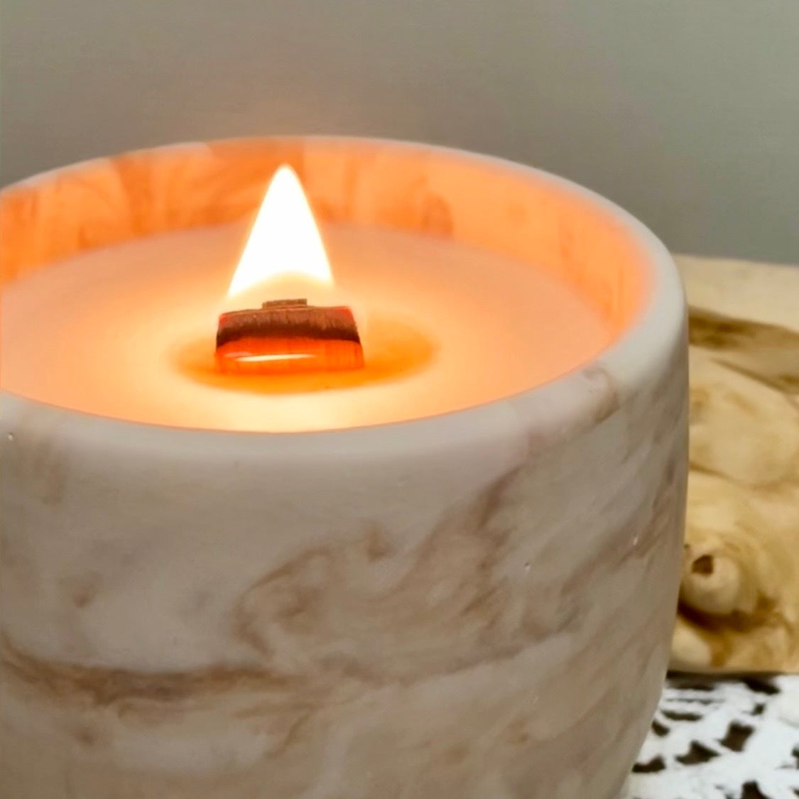 ほっと落ち着くおうち時間を可愛いマーブル模様のキャンドルとともに|Sophisheaのサムネイル