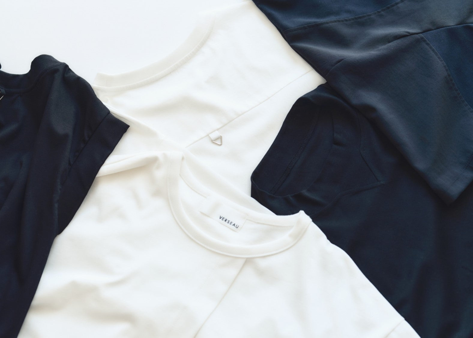 【日常を祝福するおすすめギフトvol.2】曜日ごとの生活シーンから生まれた機能性アパレル「VERSEAU WHITE LINE」のサムネイル