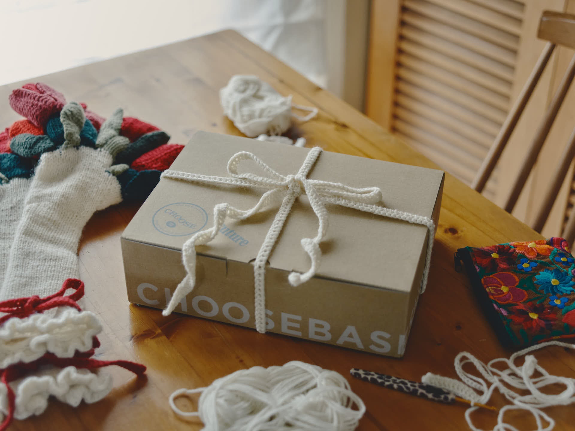 ニットのリボンで包む、あたたかなギフト / MICO 〜クリエイター3人とつくる私だけのアレンジデコギフトVol.2〜のサムネイル