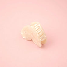 画像をギャラリービューアに読み込む, 【Coucou Suzette】White Heart Hair Claw|CHUPETERIA(チュペテリア)