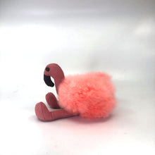 画像をギャラリービューアに読み込む, ぬいぐるみ フラミンゴ (紅色) ベビーアルパカ100% ペルー職人仕立て・一点もの|RUNA SHOP(ルナショップ)