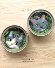 画像をギャラリービューアに読み込む, 羊毛フェルトの存在感ある猫ストラップ M(ハチワレ)|たろじろ