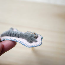 画像をギャラリービューアに読み込む, 和み猫のバッグチャーム 灰とら ながのび|Little Plum(リトルプラム)