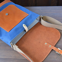 画像をギャラリービューアに読み込む, MUDITA HILL|岡喜近江牛レザーと高島帆布で作った たてショルダーバッグ Mサイズ 【びわ湖ブルー・ブライトキャメル】|Cogocoro(コゴコロ)