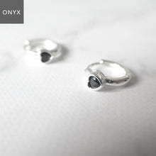 画像をギャラリービューアに読み込む, オニキス ハートハギーピアス(シルバー925)|SMUK(スムーク)