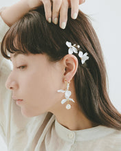 画像をギャラリービューアに読み込む, white flower petal|felice(フェリーチェ)