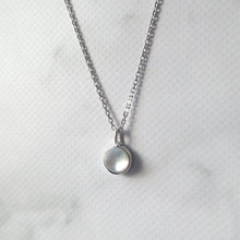 画像をギャラリービューアに読み込む, マザーオブパール ネックレス(シルバー925/ロジウムプレーティング)|SMUK(スムーク)