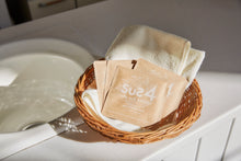 画像をギャラリービューアに読み込む, 【ギフトにおすすめ】無添加入浴剤sus4 10g/3個+アロマオイルERIANA/1個セット ギフトボックス|sus4(サスフォー)