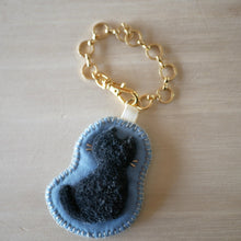 画像をギャラリービューアに読み込む, 和み猫のバッグチャーム うしろ姿の 黒猫|Little Plum(リトルプラム)