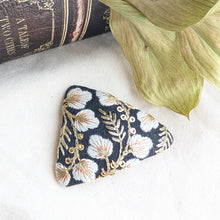 画像をギャラリービューアに読み込む, インド刺繡リボンの三角パッチン|柚柑(ユコウ)