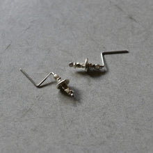画像をギャラリービューアに読み込む, カレンシルバーのキャッチのいらないピアス -cross-|YEAH.JAPAN(イエアジャパン)