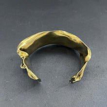 画像をギャラリービューアに読み込む, PROTECT YOU. SMOOTH SNAKESKIN BANGLE/brass(50)|Truph.BIJOUX(トリュフビジュー)