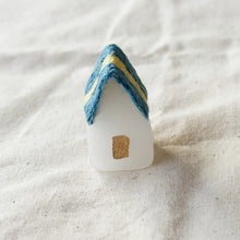 画像をギャラリービューアに読み込む, おかえり|ガラスと草木染め刺繍の小さなオブジェ|misaki kotori glass and thread(ミサキコトリグラスアンドスレッド)