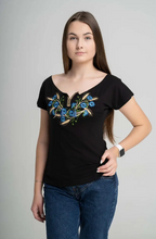 画像をギャラリービューアに読み込む, 刺繍入りT-シャツ ・ 深いネックライン|Ukrainian Embroidery Wear ”Mavka”(ウクライナシシュウノアパレル マウカ)