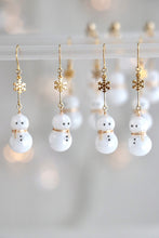 画像をギャラリービューアに読み込む, 雪だるまと雪の結晶の揺れるピアス・イヤリング Snowman|Lab407(ラボヨンマルナナ)