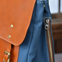画像をギャラリービューアに読み込む, MUDITA HILL|岡喜近江牛レザーと高島帆布で作った フラップ付きリュック(2バックル) 【びわ湖ブルー・ブライトキャメル】|Cogocoro(コゴコロ)