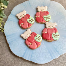 画像をギャラリービューアに読み込む, りんごを抱えたくまちゃんアイシングクッキー|sumirecookies(スミレクッキーズ)