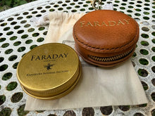画像をギャラリービューアに読み込む, FARADAYホホバ蜜蝋バーム30g 革ケース付き|FARADAY KAMAKURA(ファラディ カマクラ)