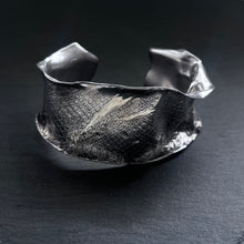 画像をギャラリービューアに読み込む, PROTECT YOU. SMOOTH SNAKESKIN BANGLE/SV925(51)|Truph.BIJOUX(トリュフビジュー)