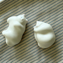 画像をギャラリービューアに読み込む, ころん 猫お箸置き(2点セット)|atelier.oto(アトリエオト)