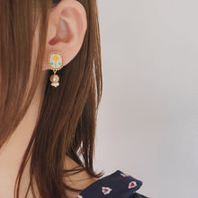 画像をギャラリービューアに読み込む, ネコとお花ピアス グリーン|slowly&starry(スローリーアンドスターリー)