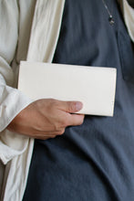 画像をギャラリービューアに読み込む, 余白を愉しむ長財布※小銭入れ付タイプ〈LOCUS-LWC〉|Has(ハズ)