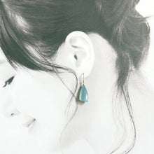 画像をギャラリービューアに読み込む, 変形トライアングル天然石ピアス|beads room mimo(ビーズルームミモ)