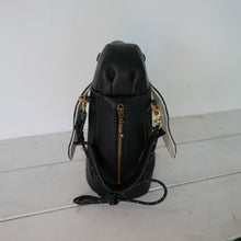 画像をギャラリービューアに読み込む, ペンギンの赤ちゃんバッグ・アデリーちゃん|ガムアママレザーズ神戸(ガムアママレザーズコウベ)