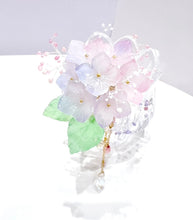画像をギャラリービューアに読み込む, ふんわりカラーの紫陽花と金沢金箔のかんざし(ドライフラワー・天然石とガラスの揺れるチャーム付き)|ハピネスウェーブ
