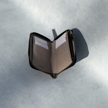 画像をギャラリービューアに読み込む, R zipper mini wallet Rファスナーミニ財布|enrio(エンリオ)