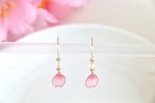 画像をギャラリービューアに読み込む, 桜の花びらと淡水パールのピアス.イヤリング(ピンク)|Lab407(ラボヨンマルナナ)