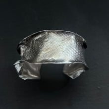 画像をギャラリービューアに読み込む, PROTECT YOU. SMOOTH SNAKESKIN BANGLE/SV925(51)|Truph.BIJOUX(トリュフビジュー)