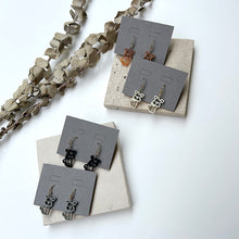 画像をギャラリービューアに読み込む, 【期間限定】 ドッグアイコン ピアス|gram(グラム)