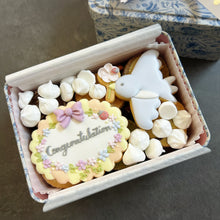 画像をギャラリービューアに読み込む, 幸せを贈る、おめでとうのクッキー缶|ATELIER CHUCOLA(アトリエチュコラ)