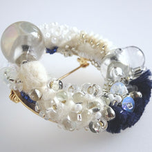 画像をギャラリービューアに読み込む, コロニーリースブローチ//ミッドナイトブルー|hanmmmo(ハンモ)