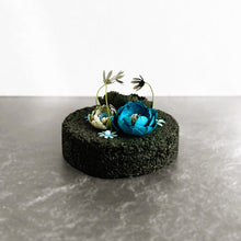 画像をギャラリービューアに読み込む, 炭団オブジェ/黒青グレーのペーパーフラワー|櫂の炭(カイノスミ)