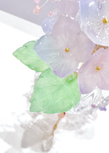 画像をギャラリービューアに読み込む, ふんわりカラーの紫陽花と金沢金箔のかんざし(ドライフラワー・天然石とガラスの揺れるチャーム付き)|ハピネスウェーブ