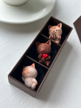 画像をギャラリービューアに読み込む, チョコレートみたいな猫さんトリオ|手ノヒラ堂(テノヒラドウ)