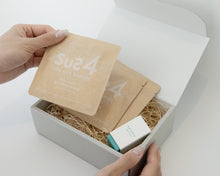 画像をギャラリービューアに読み込む, 【ギフトにおすすめ】無添加入浴剤sus4 10g/3個+アロマオイルERIANA/1個セット ギフトボックス|sus4(サスフォー)