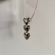 画像をギャラリービューアに読み込む, ハート3連ピアス|Novedad.(ノベダ)