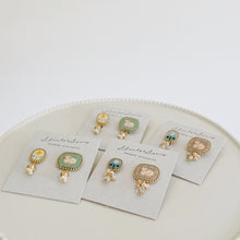画像をギャラリービューアに読み込む, ネコとお花イヤリング グリーン|slowly&starry(スローリーアンドスターリー)