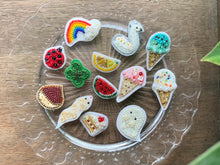 画像をギャラリービューアに読み込む, ブローチ【くり】|tsubutsubu design.(ツブツブデザイン)