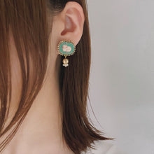 画像をギャラリービューアに読み込む, ネコとお花イヤリング グリーン|slowly&starry(スローリーアンドスターリー)