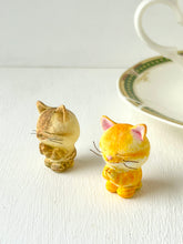 画像をギャラリービューアに読み込む, 祈る猫さん~黄トラ~|手ノヒラ堂(テノヒラドウ)