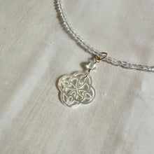 画像をギャラリービューアに読み込む, 白蝶貝透かしトップ付クリスタルショートネックレス|beads room mimo(ビーズルームミモ)