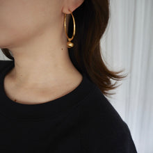 画像をギャラリービューアに読み込む, Big hoop piece gold ピアス イヤリング | LUNACHIC(ルナシック)