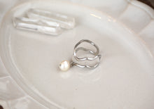 画像をギャラリービューアに読み込む, 国産あこや真珠バロックパール「月の雫珠」*サージカルステンレス・イヤーカフ片耳(1個)(ウエーブ)|ツバメ舎(ツバメシャ)