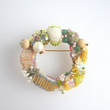 画像をギャラリービューアに読み込む, コロニーリースブローチ//たんぽぽ|hanmmmo(ハンモ)