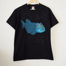 画像をギャラリービューアに読み込む, デメニギス Tシャツ|aosansyo(アオサンショウ)