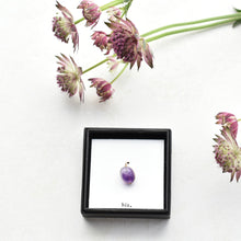 画像をギャラリービューアに読み込む, 紫の天然石 アメシスト シングルピアス|bis.(ビス)